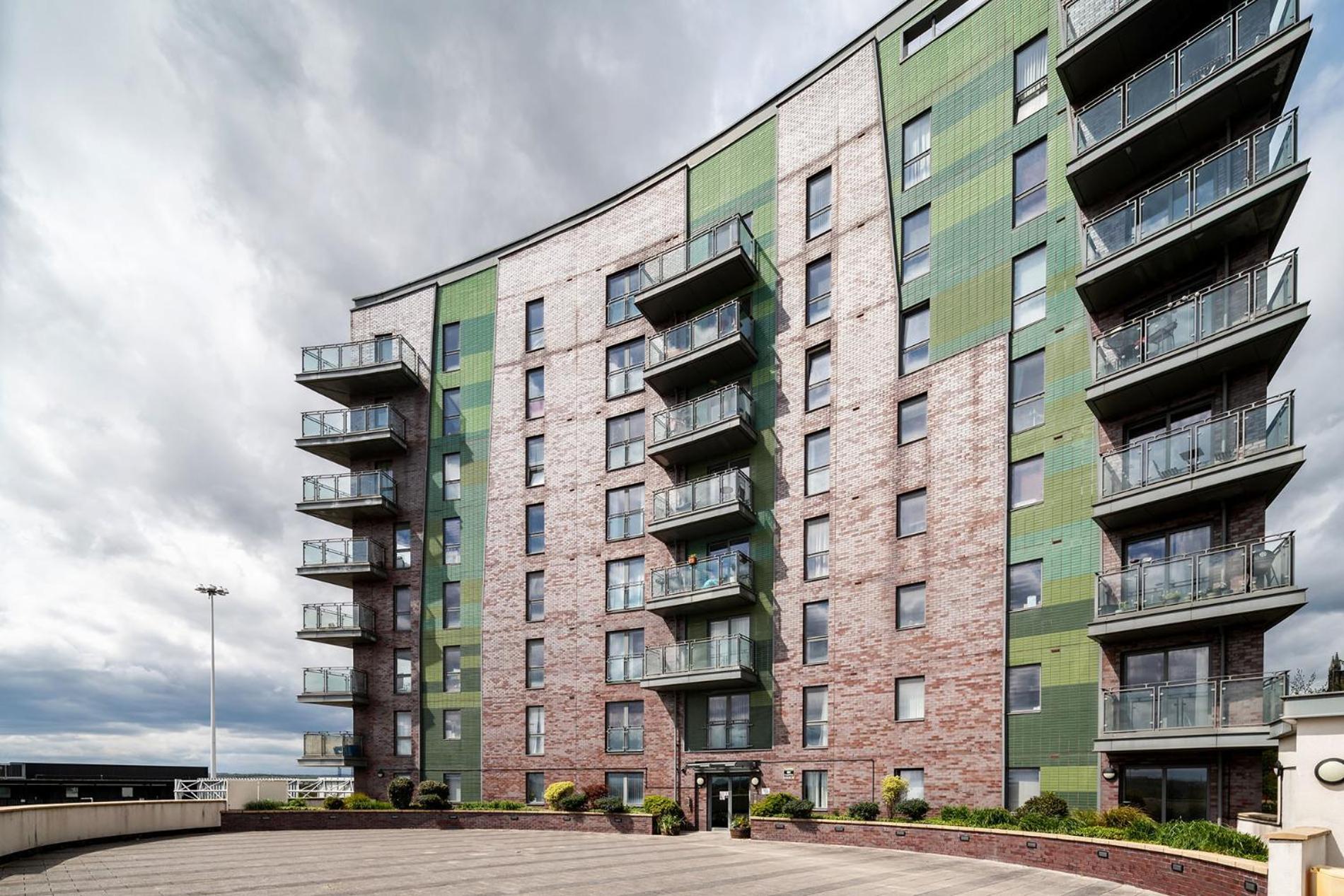 Exclusive Apartment - City Centre - Free Parking -Wifi Netflix- Juliet Balcony Leeds  Exterior photo